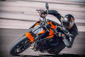 KTM presenta la nuova 890 Duke 2021: monterà pneumatici Continental ContiRoad