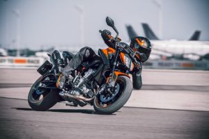 KTM presenta la nuova 890 Duke 2021: monterà pneumatici Continental ContiRoad