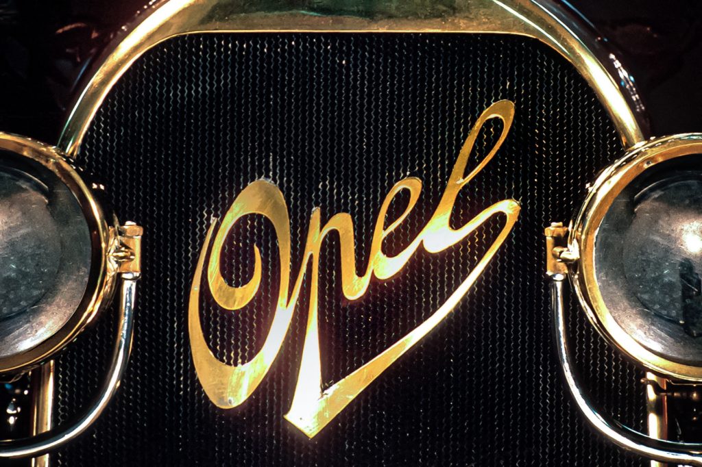 storia logo opel trasformazione del marchio Opel al passo con i tempi