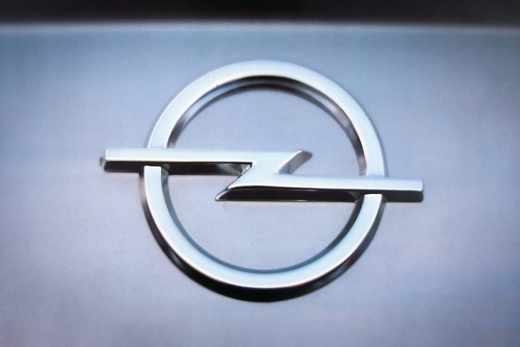 storia logo opel trasformazione del marchio Opel al passo con i tempi