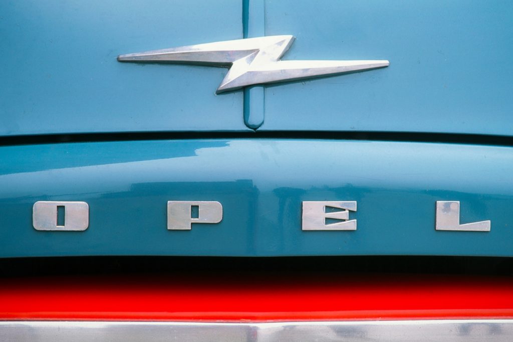 storia logo opel trasformazione del marchio Opel al passo con i tempi