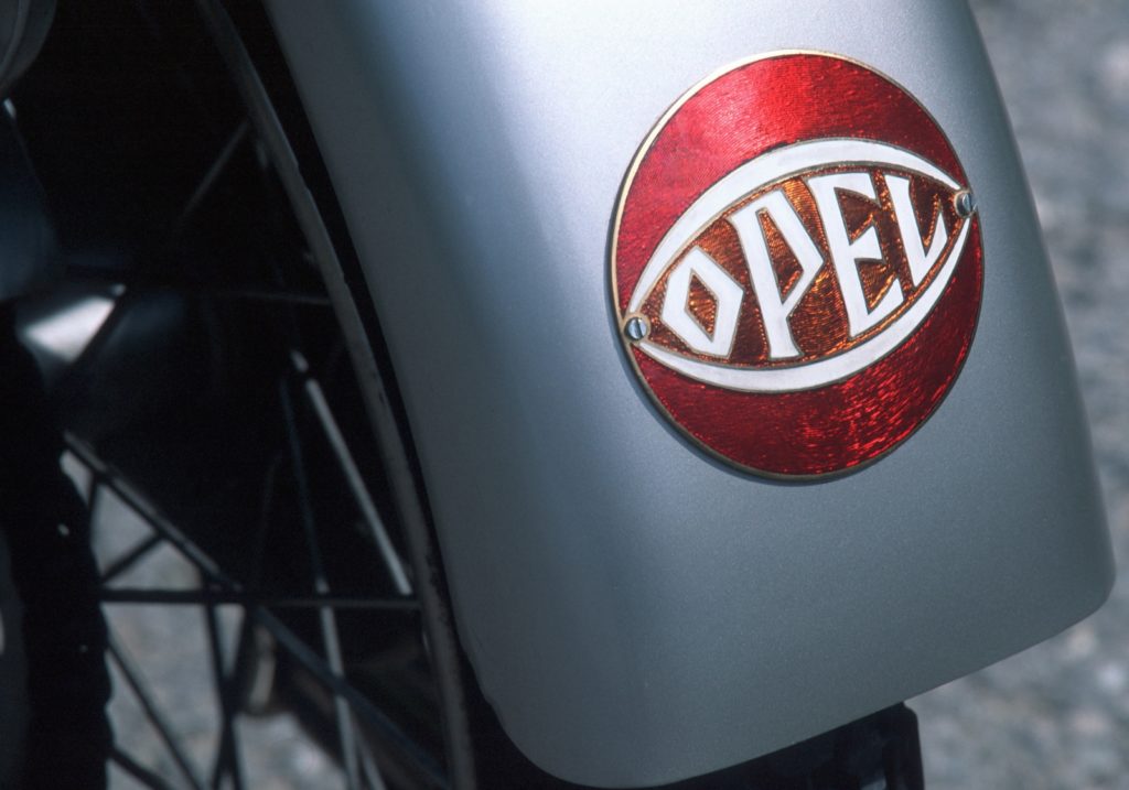 storia logo opel trasformazione del marchio Opel al passo con i tempi