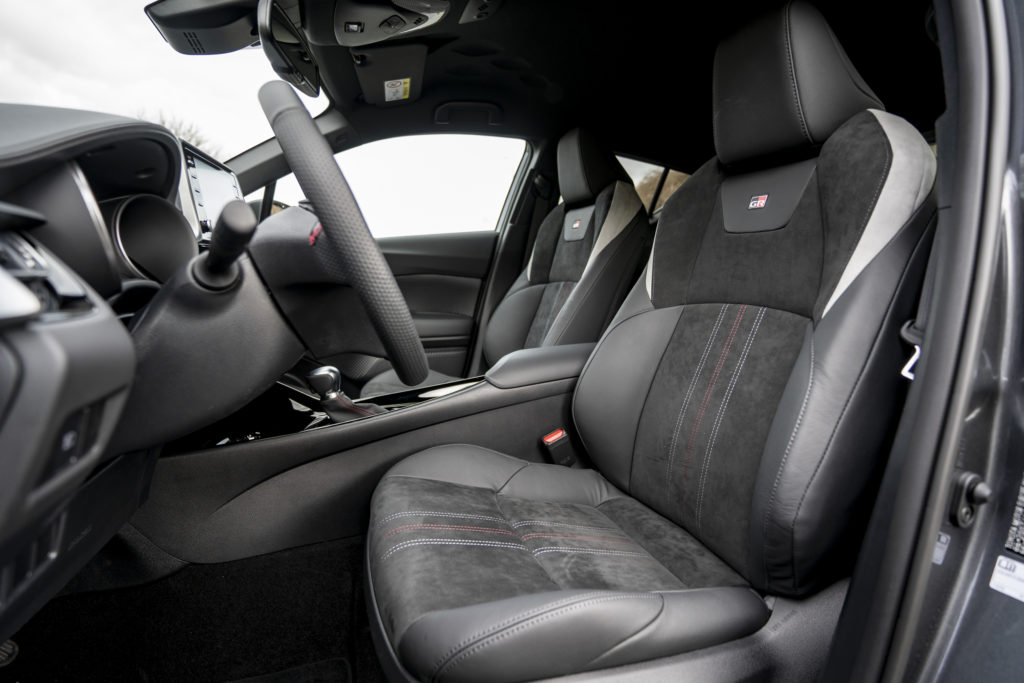 C-HR GR SPORT versione sportiva Gazoo Racing prezzo prezzi toyota