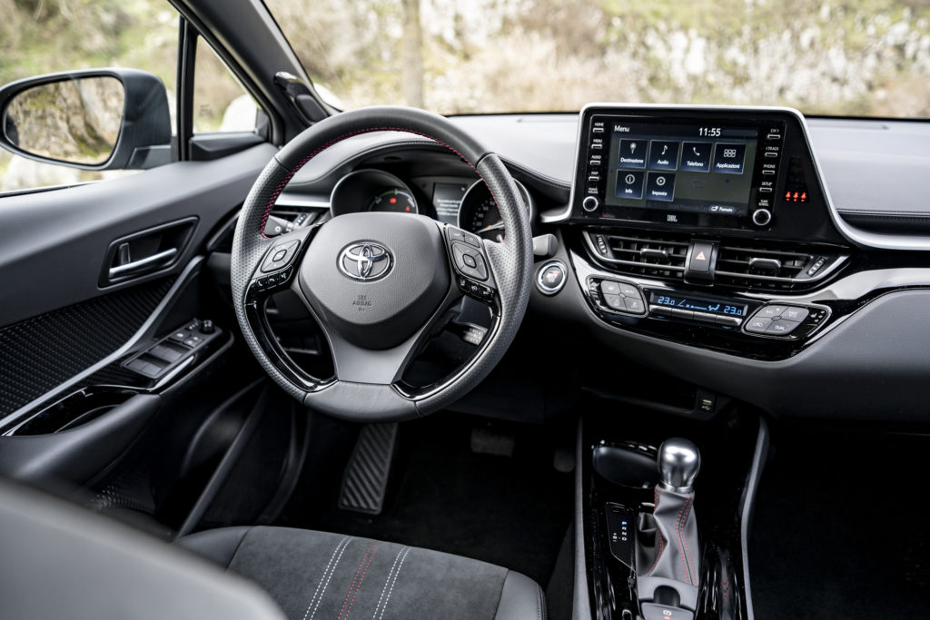 interni in Alcantara C-HR GR SPORT Toyota versione sportiva