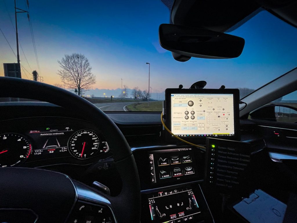Aquaplaning Intelligent Solution: validato il primo dispositivo contro aquaplano easyrain sicurezza bosch italdesign ricerca AIS