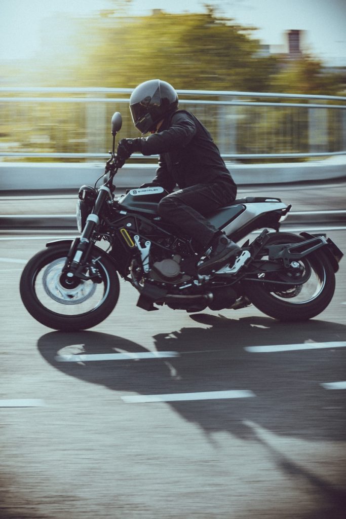 Husqvarna Svartpilen 125 prezzo pneumatici Pirelli Scorpion Rally STR