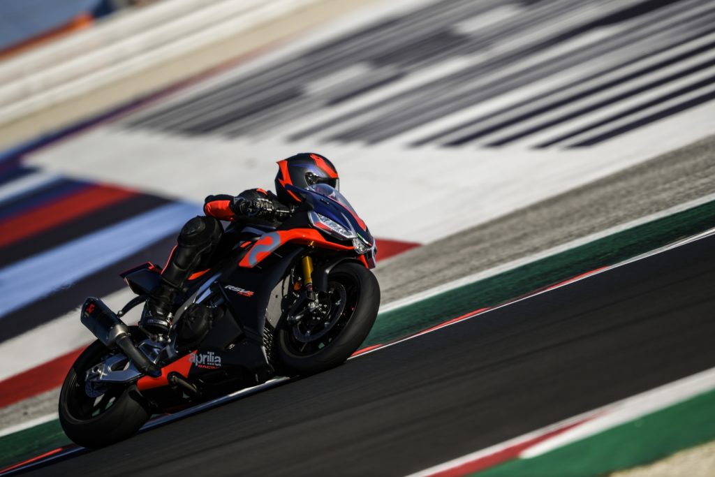 Aprilia presenta le nuove RSV4 e RSV4 Factory my2021