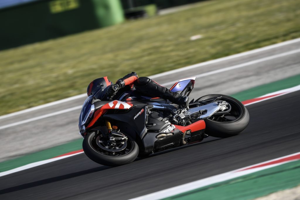 Aprilia presenta le nuove RSV4 e RSV4 Factory my2021