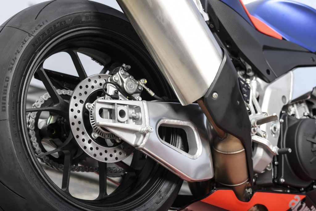 Aprilia presenta le nuove RSV4 e RSV4 Factory my2021