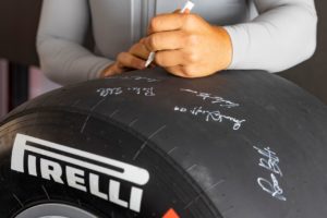Pirelli asta beneficenza pneumatico Formula 1 Luna Rossa  