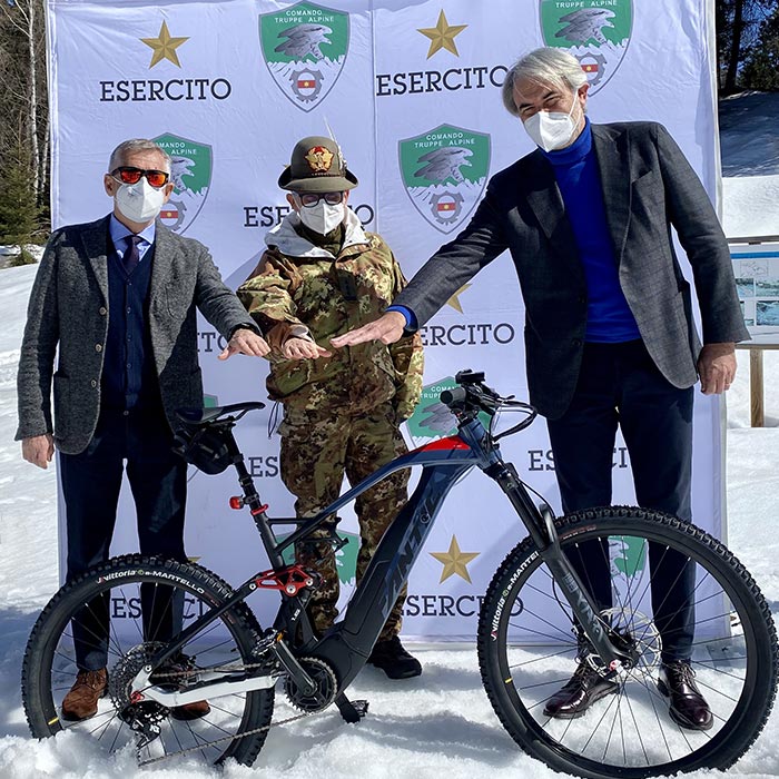 alpini e-bike sperimentano le bici elettriche per il mountain warfare a treviso fantic motor Mariano Roman pedalata assistita esercito italiano