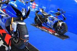 Da oggi al via le iscrizioni alla nuova scuola di guida Suzuki GSX-R Racing Academy 2021: ecco un articolo che vi spiega tutto, con calendario, costo e tutte le altre info. 