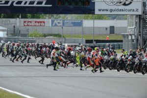 Moto Guzzi Fast Endurance 2021 gomme Pirelli Phantom Sportscomp RS