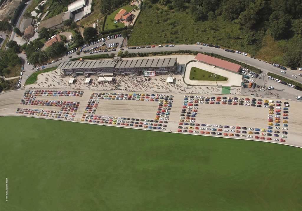 Fiat 500 World Meeting in 100 piazze di 21 nazioni raduno club quando dove tappe foto garlenda internazionale organizzatori 