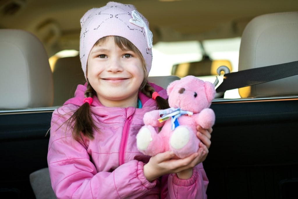 Come intrattenere i bambini durante i viaggi in auto, i metodi più efficaci CANTARE PARLARE GIOCARE GIOCATTOLI VIAGGIARE