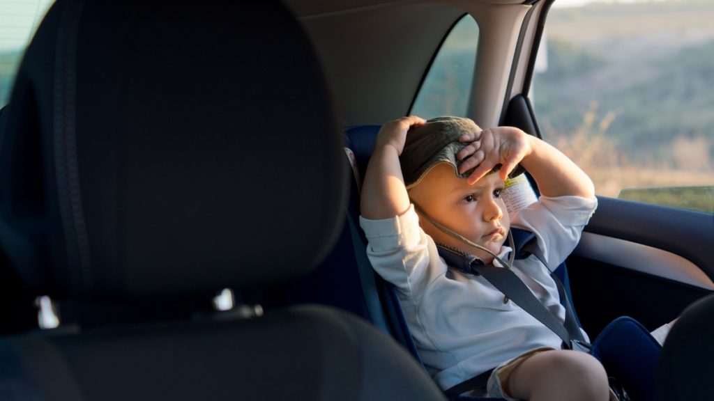 Come intrattenere i bambini durante i viaggi in auto, i metodi più efficaci CANTARE PARLARE GIOCARE GIOCATTOLI VIAGGIARE