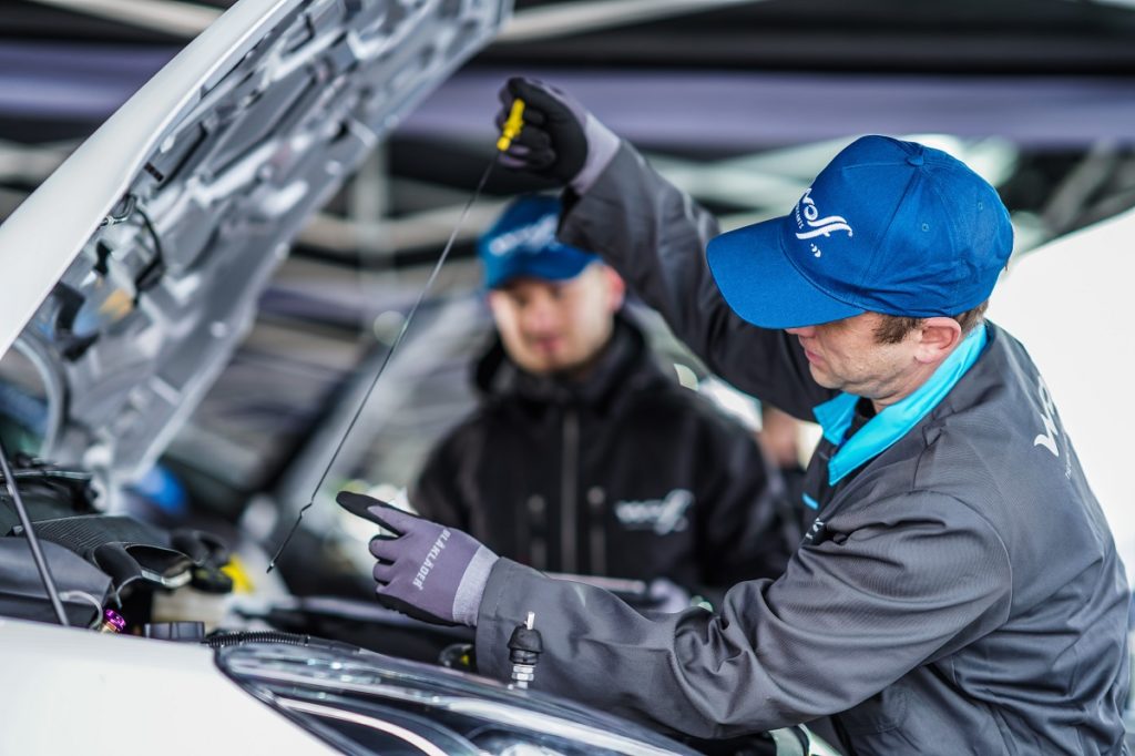 olio Wolf lancia il nuovo olio motore OFFICIALTECH 5W30 C3 LL III cambio marche prestazioni novità lubricants BMW LONGLIFE-04