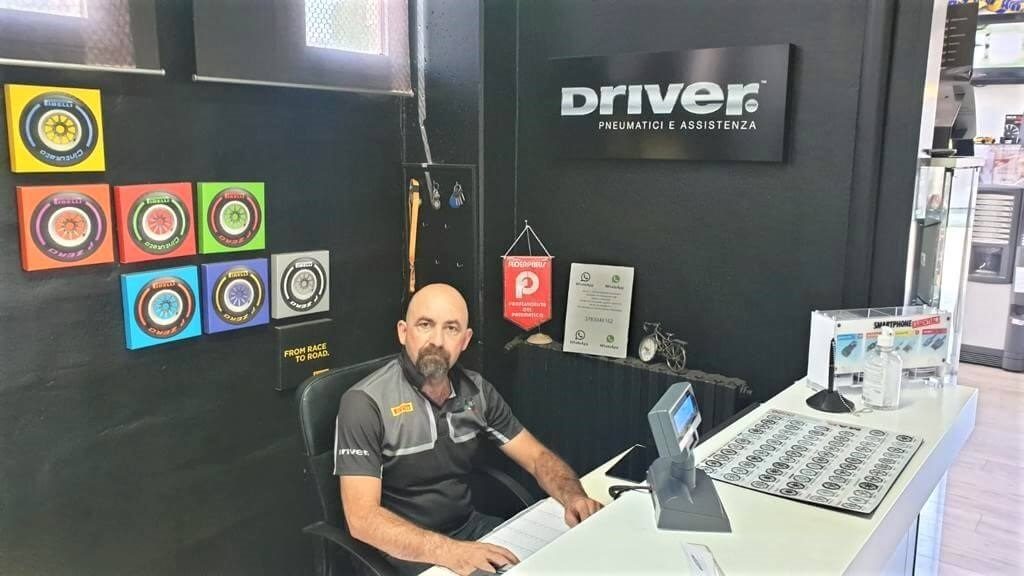 Pneusì Parma: siamo Driver-Pirelli perché vogliamo essere diversi gommista cambio gomme pneumatici officina via buffolara