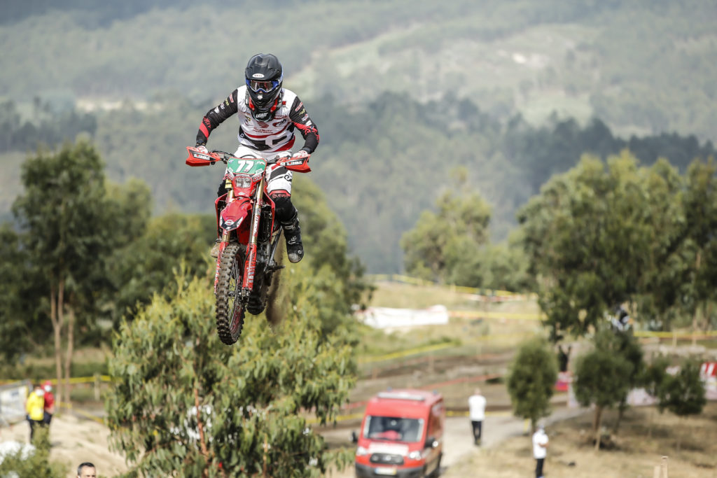 Mondiale Enduro: Borilli Racing sul terzo gradino del podio nella Junior 1 con Sergio Navarro al GP d'Italia