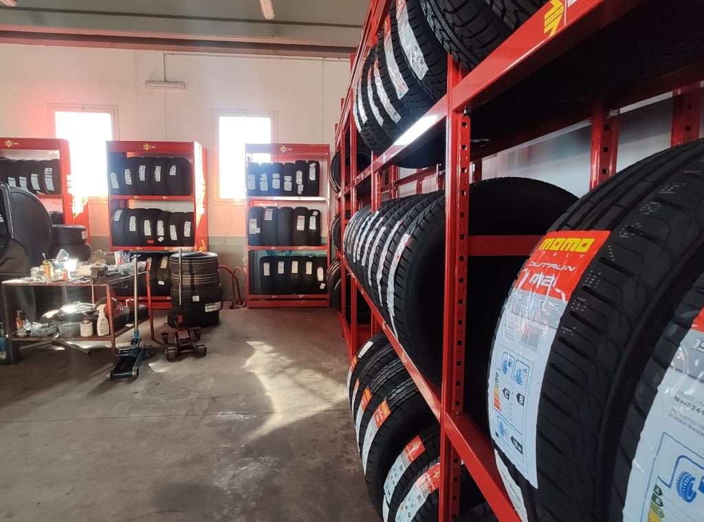 Corrado e Fabio: nuovo gommista MOMO Team a Ronciglione (VT) tires pneumatici cambio gomme Caprarola ialongo officina copertoni