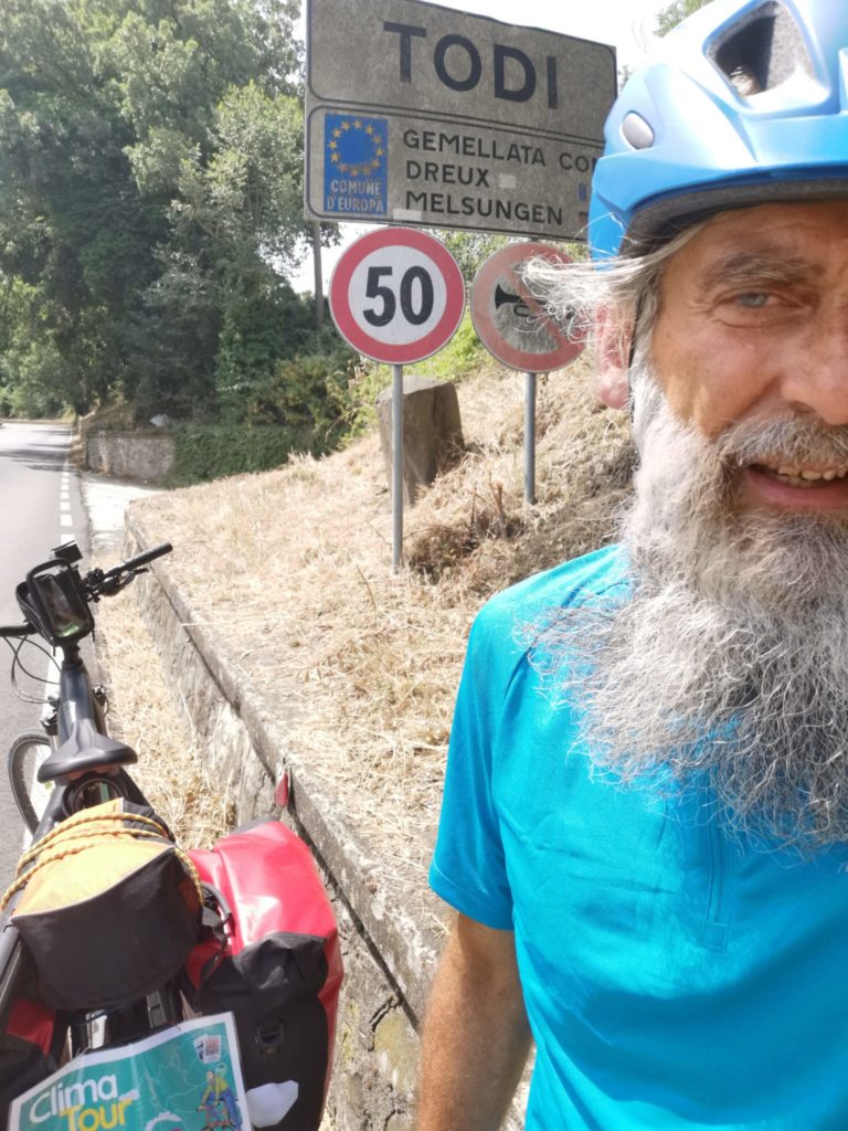 Gianfranco Mascia clima tour montecitorio 2.300 km in bici per il clima ecologia bicicletta co2 Come Osate vallardi date tappe prezzo
