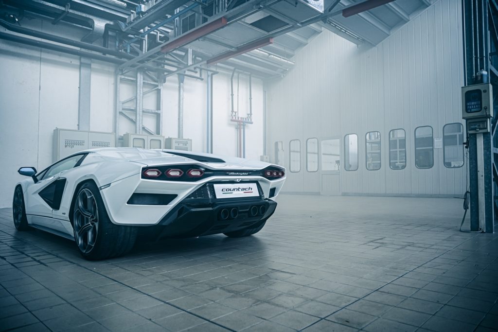 Lamborghini Countach LPI 800-4 ibrida v12 motore ibrido