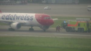 volo Edelweiss Zurigo Heraklion scoppio scoppiati pneumatici