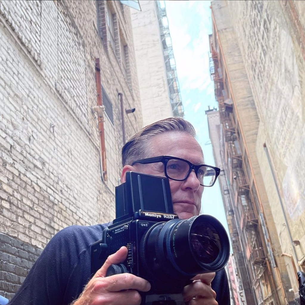 Calendario Pirelli 2022 bryan adams Sono musicisti i protagonisti cantante scatti Cher, Iggy Pop, Jennifer Hudson e Rita Ora