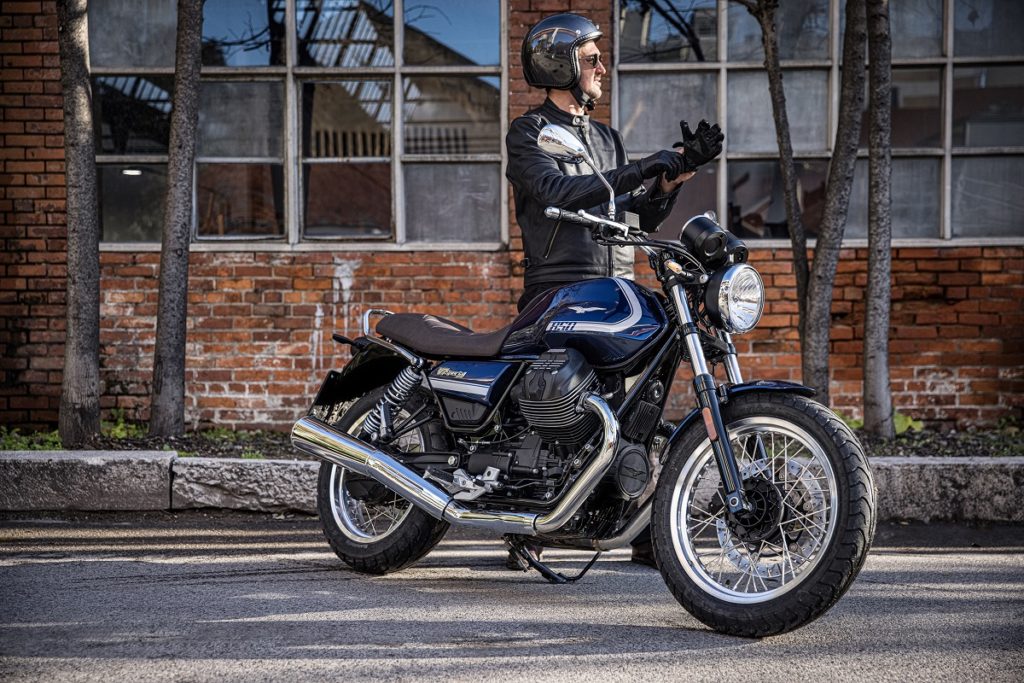 Moto Guzzi V7 è la più venduta in Italia nelle cilindrate over 700 CC stone special modelli prezzi caratteristiche motore