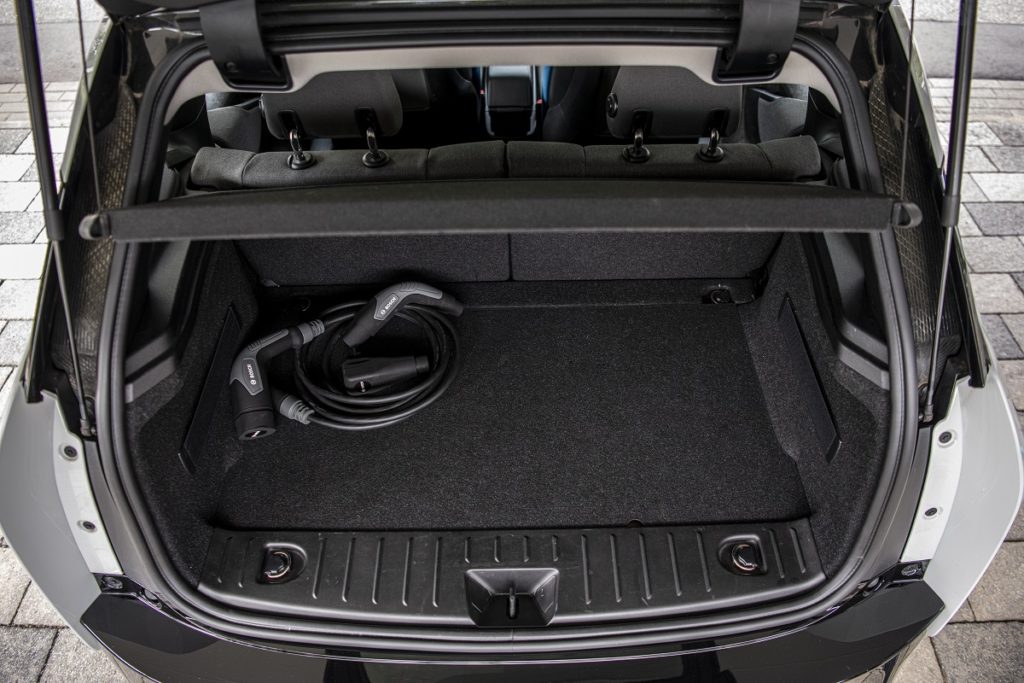 Bosch ricarica rivoluziona con cavo elettrico batteria kilowatt corrente l'elettromobilità durata battery-in-the-cloud prestazioni