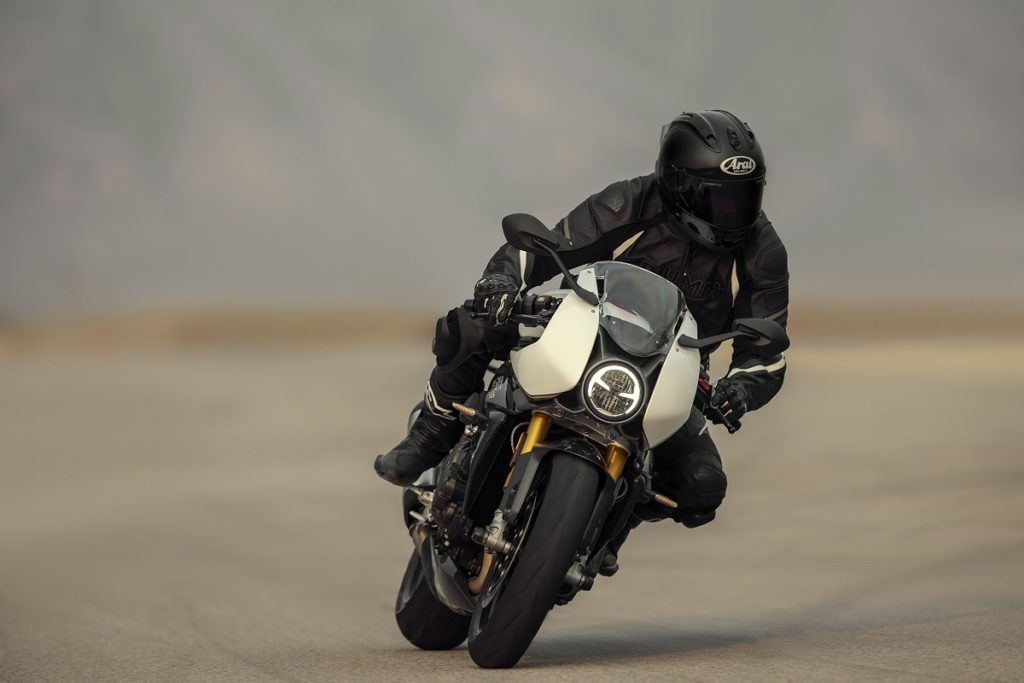 Speed Triple 1200 RR TRIUMPH PREZZo CARATERISTICHE TECNICHE consumi serbatoio pneumatici Shift Assist cambio riding modes