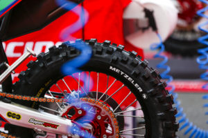 Il Campionato Mondiale FIM Enduro riapre i cancelli e la stagione 2022 inizia all'insegna di vittorie e podi per i piloti Metzeler  