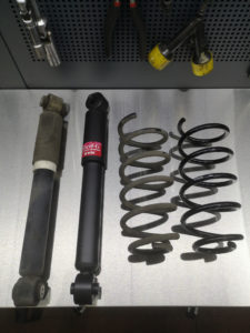Ammortizzatori vecchi e nuovi confronto kyb sospensioni