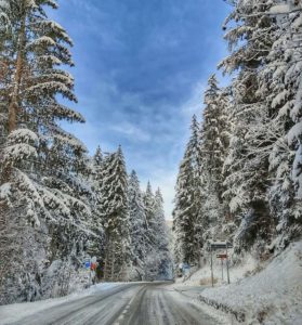 Dal 15 novembre 2022 è obbligatorio montare pneumatici invernali o avere catene a bordo