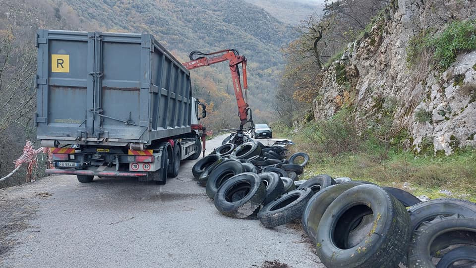 Gole di Melfa raccolti oltre 1.000 pneumatici puori uso usati discarica Marco Belli e Manola Boccarossa franco moscone ecotyre ambrogio