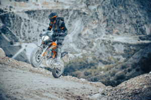 Ktm 390 Adventure 2023 pneumatici Travel ruote raggi Continental TKC70