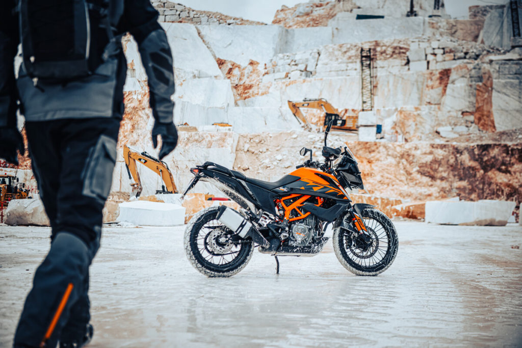 Ktm 390 Adventure 2023 pneumatici Travel ruote raggi Continental TKC70