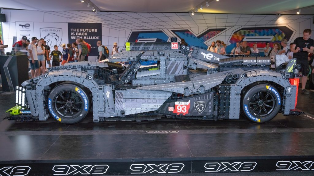 Lego Peugeot costruiscono la 9X8 Le Mans Hybrid Hypercar Technic scala quanti pezzi vendita dove quando peso lunghezza vedere