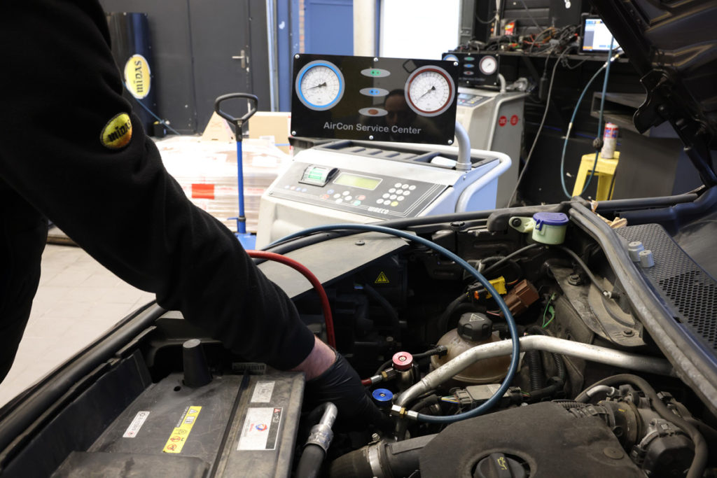 Clima auto: 8 consigli per prepararsi all'estate manutenzione mitas officina pulizia regole filtro gas refrigerante inverno