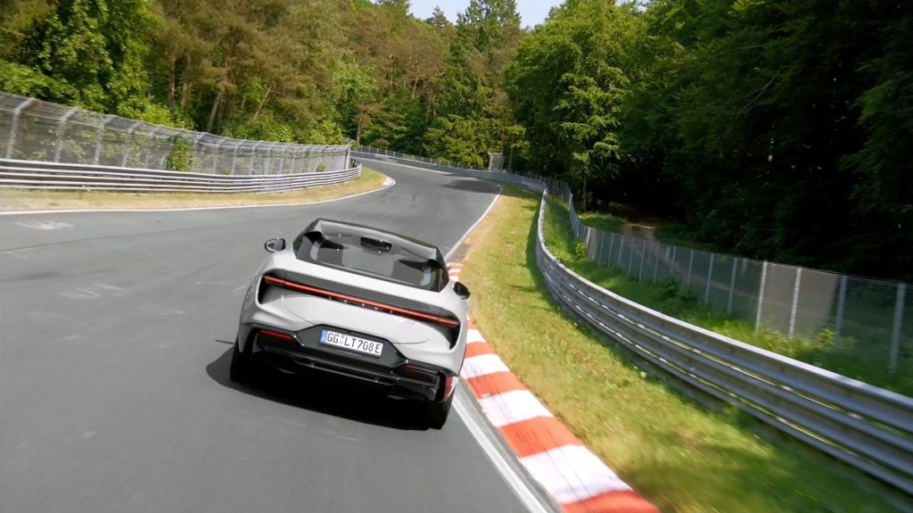 Lotus Eletre Pirelli Elect sul primo hyper-SUV elettrico Dario Marrafuschi, pneumatici gomme Flavio Friesen veicoli elettrici